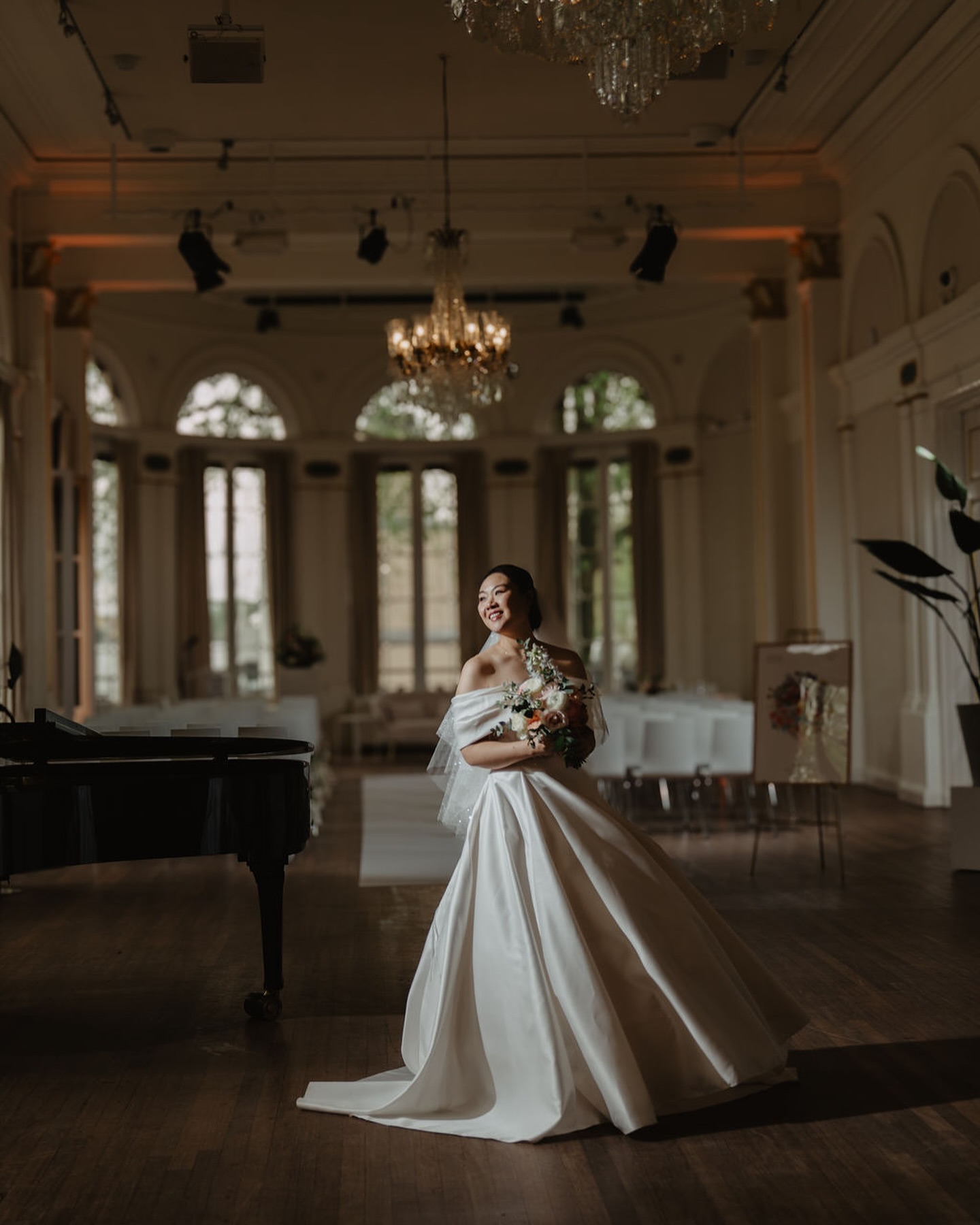 Loved to be part of this beautiful wedding. In the beautiful location @wereldmuseum.rotterdam the tradition of Korea and the Netherlands came together!
I love the international weddings and the combining of elements and traditions from different countries is just always so special!
Photo credits: @uliana_kochneva_photo
Flowers and styling: @planningbynicki 🙋🏽♀️
Location: @wereldmuseum_rotterdam_events
My lovely couples in a nutshell:
Russia 🇷🇺 & Germany 🇩🇪
Greece 🇬🇷 & Germany 🇩🇪
USA 🇺🇸 & Germany 🇩🇪
South Korea 🇰🇷 & Netherlands 🇳🇱
Ecuador 🇪🇨 & Netherlands
Ukraine 🇺🇦 & Netherlands 🇳🇱
China 🇨🇳 & Netherlands 🇳🇱
England 🏴 & Netherlands 🇳🇱
Afghanistan 🇦🇫 & Netherlands 🇳🇱
France 🇫🇷 & Netherlands 🇳🇱
#wedding #internationalweddingplanner #weddingplanning #weddingplanner #lovemyjob