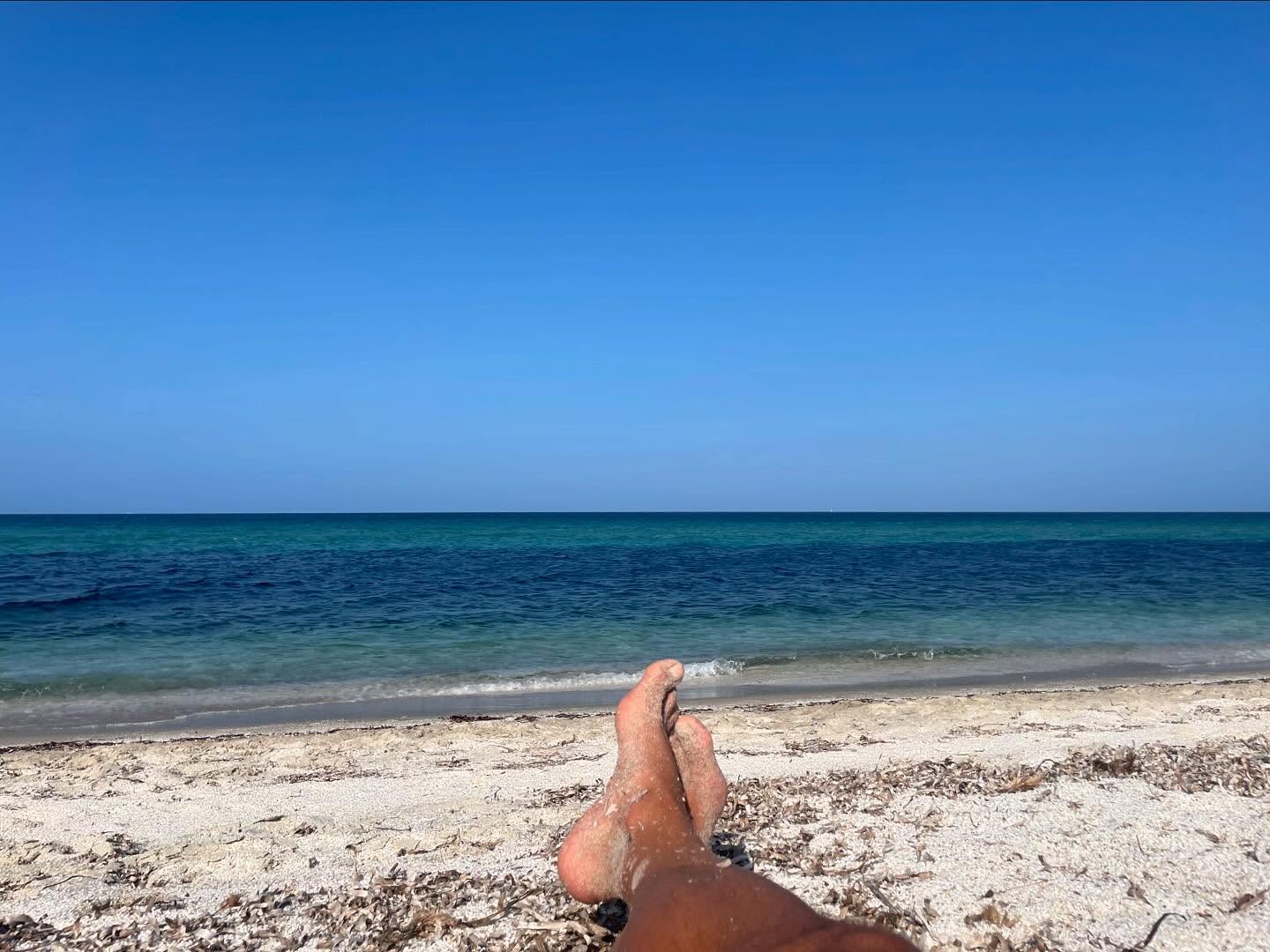 Light mistral, 28’ degrees, calm waters. gintonic nearby. perfect vibe #ezzimannu #nurra @albanellabeachclub