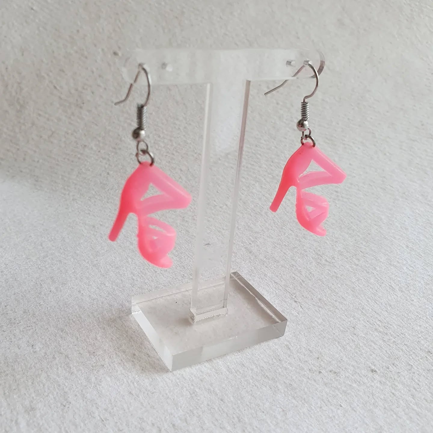 Happy Pride Manchester!
One pair of Barbie stiletto earrings available for £8 this weekend at Divinity studio in @manchestercraft
The only pair of heels I'll be wearing this weekend!
#pride #manchesterpride #manchesterpride2024
#Barbie #pink #pinkearrings #neon #Manchester #jewellery #handmadejewelry #oneofakind #earrings