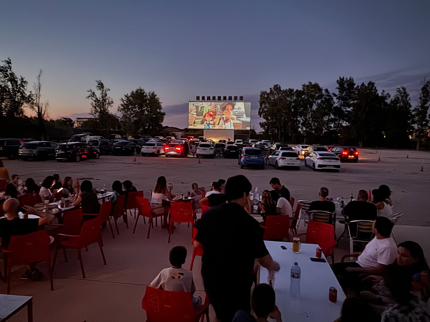 Buffalo kids en el autocine Drive in Denia, planazo, que ricos los bocatas 😋 de su cocina