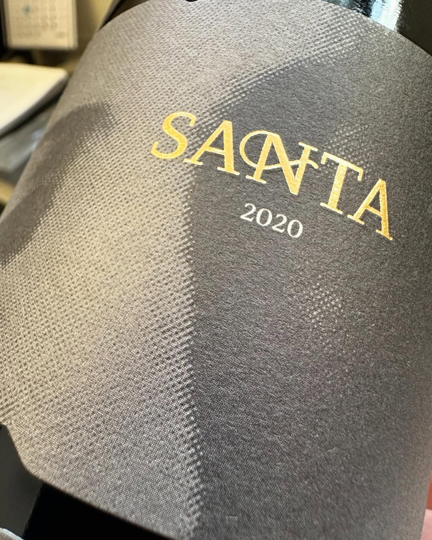 Santa 2020.
🇪🇸 D.O. Yecla, España.
🍇 Monastrell, garnacha tinta.
🏺12 meses roble
#winerd #winote #españa #yecla #monastrell #garnachatinta #vinotinto #redwine #ecologico #winestagram #winelover #instawine #winetasting #wine #catavino #wineporn #winetime #winegeek #wineinfluencer #wineoclock #cheers #sommelier