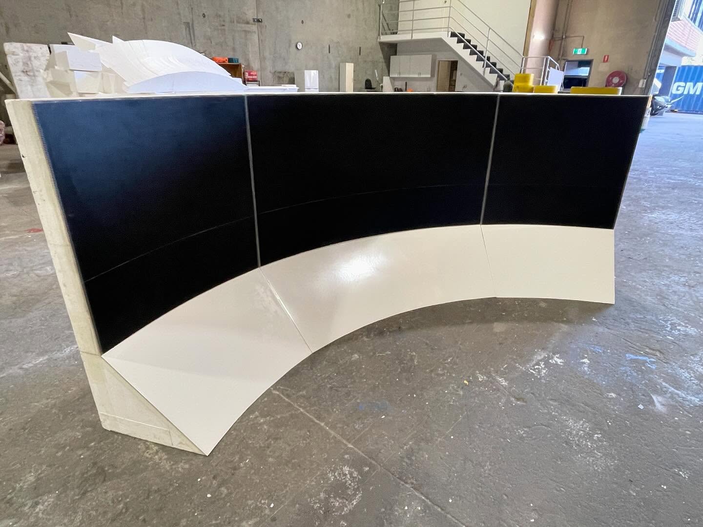Modular, re~usable, Bespoke shaped formwork mouldings used to create curved upstand walls with chamfered base … designed and manufactured by Bespoke Formwork.. anything difficult to form for concrete structures, contact Bespoke Formwork first. #bespokeformwork#customshapedconcrete#curvedslabedges#curvedwalls #customformwork .