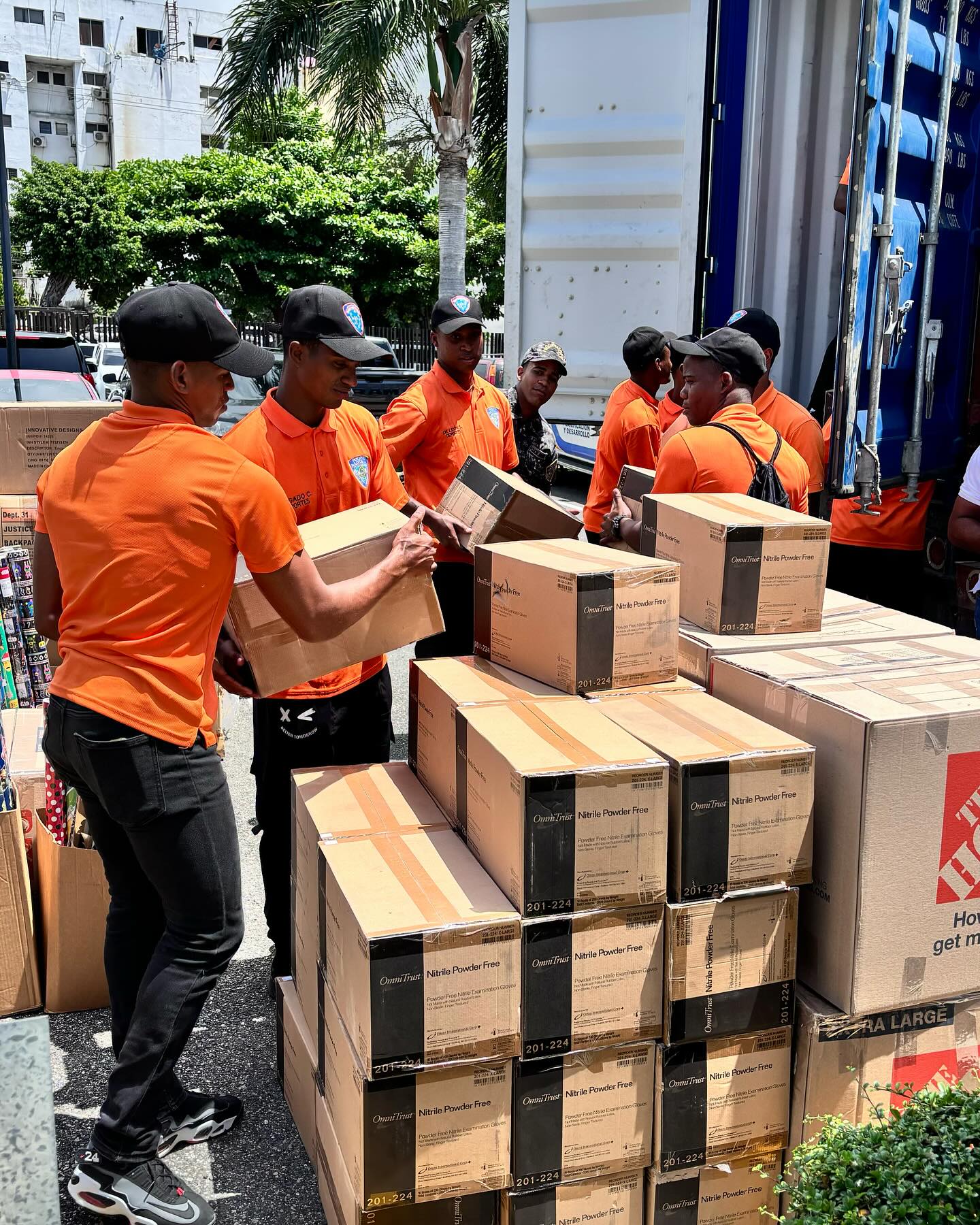 Our foundation is incredibly grateful to @policiard for ensuring our donations reach those in need. Thanks to your support, our mission has been made possible. This is just the beginning.
——————
Nuestra fundación está enormemente agradecida con @policiard por asegurarse de que nuestras donaciones lleguen a quienes las necesitan. Gracias a su apoyo, nuestra misión ha sido posible. Esto es solo el comienzo.
#gff #guiribiteyfamilyfoundation