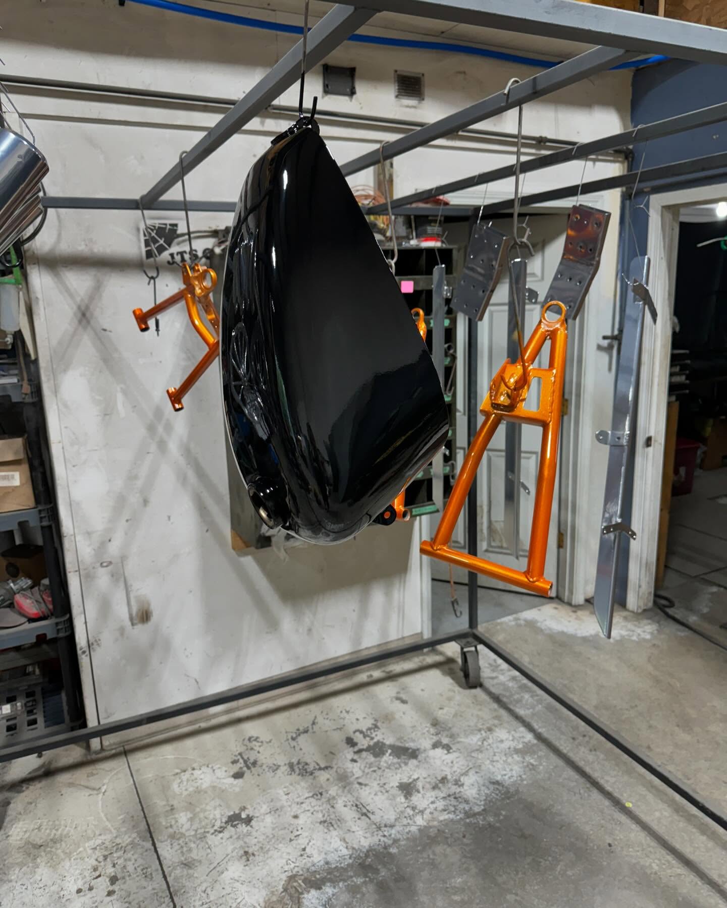 @r0adturkey new gloss black tank