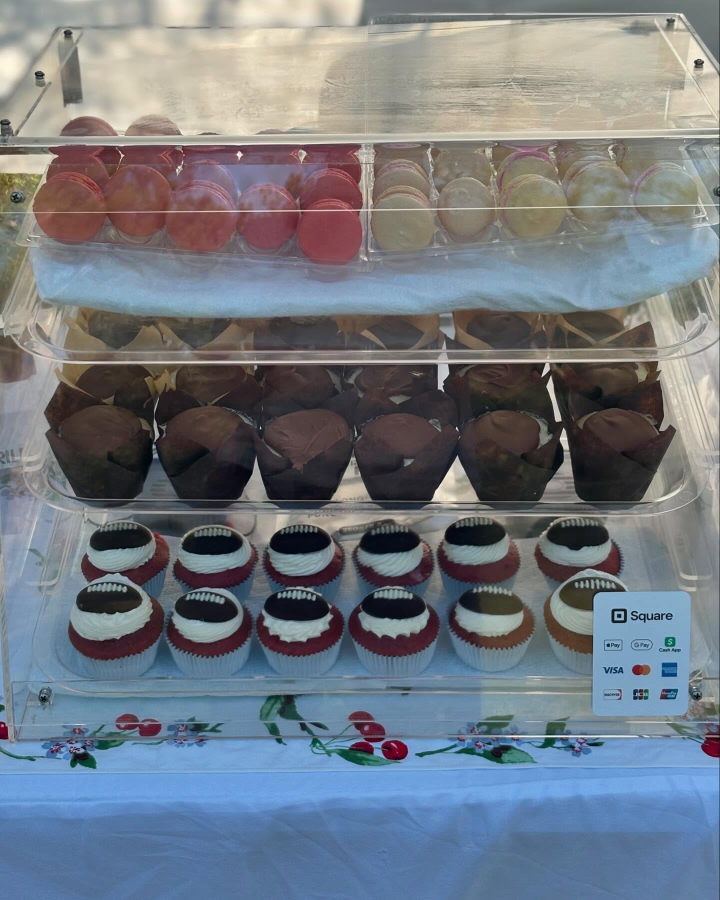 Waleska Farmer’s Market only lasts 1 more month! Come on down between 9am-1pm and enjoy all it has to offer… like Cupcakes and Macarons!!! 🧁🌤️✨ #storybookbakery #cupcakes #macarons #waleskafarmersmarket