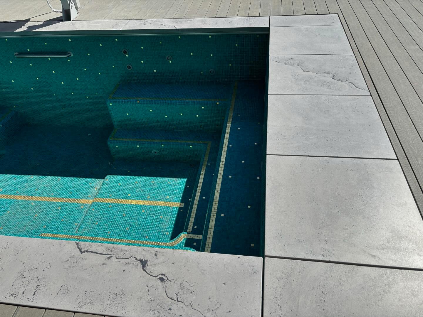 Huge outdoor kitchen and pool coping. What a great spot to hangout. #concretecountertops #pools #outdoorkitchen #dustycrete #kodiakpro #handmade #suportlocal #chico #oroville #concretelife #poolcoping #bergstromconcretedesigns