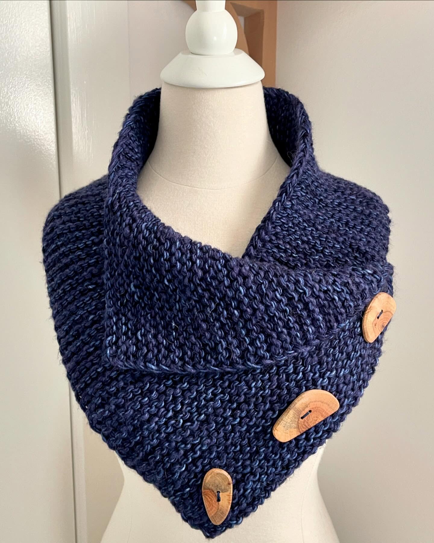 Already have a few cozy things to wear for fall. I added silk to this Malabrigo yarn for a little more coziness. But these wooden buttons make me want to eat banana chips. 😄
