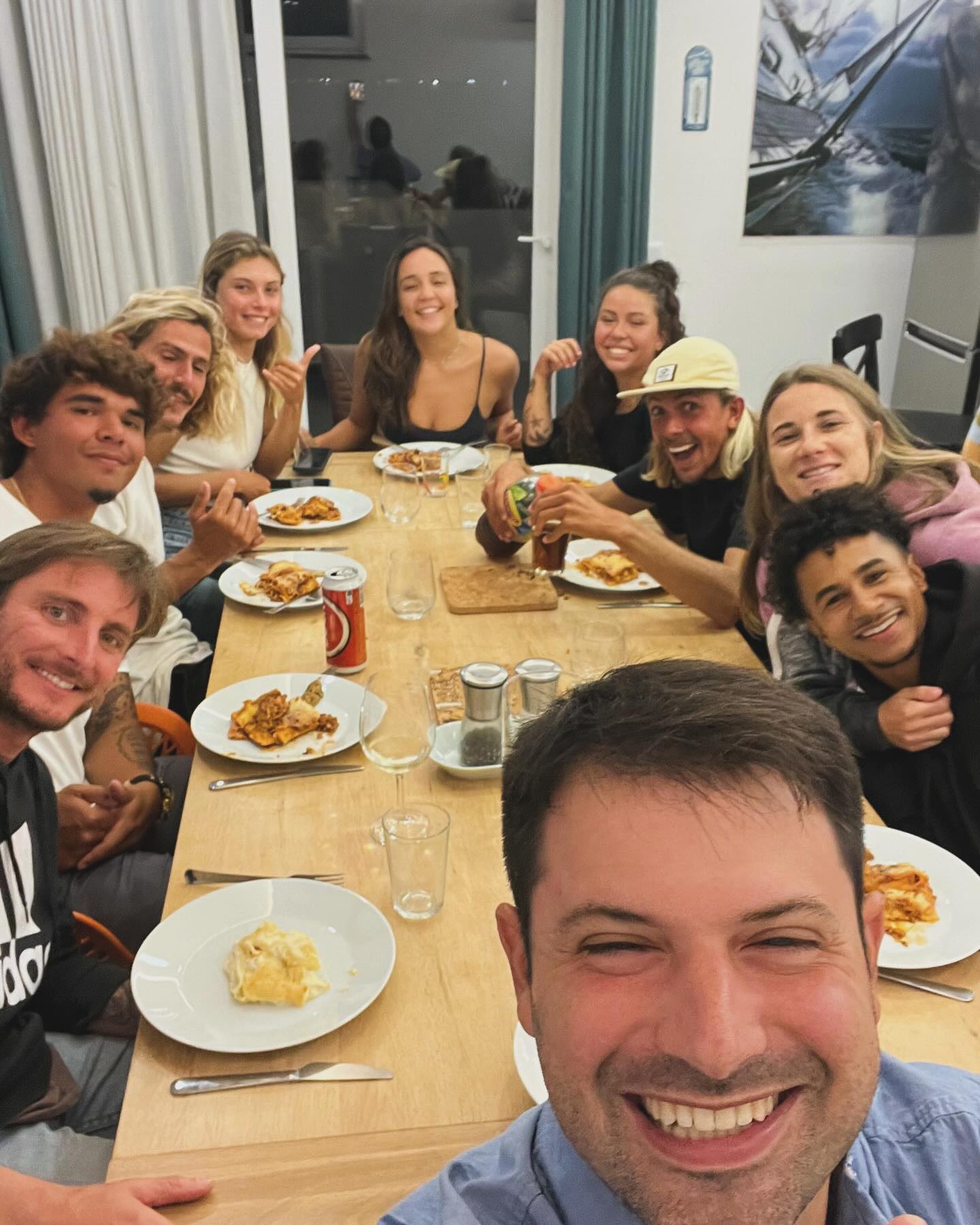 This weekend we had friends over for dinner, drinks and karaoke! 🎤🕺 The Brazilian desert Brigadeiro was a huge success too, as you can see from the last pic! 😋
Cheers everyone for a fun night! 😍
#colivinglife #colivingcommunity #colivinghouse #dinnerwithfriends #workfromanywherelife #makingmemories #coworkingplace #beachhouse