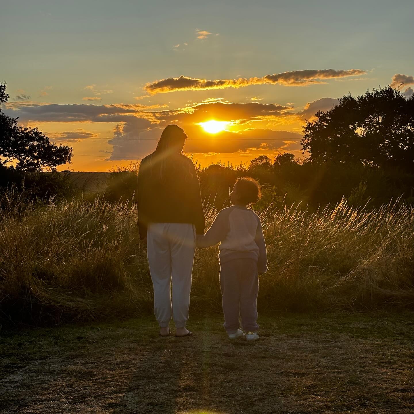 🌞What a Summer!🌞
We’re filled with gratitude and joy as we close the curtains on our 4th year at the campsite. This summer has been nothing short of fantastic, and we want to extend a heartfelt thank you to everyone who made it possible. 🏕️
From cosy tents to grand campervans, well-behaved four-legged friends to adventurous little ones, stargazing to BBQing, hosting you all has been an absolute pleasure.
We’re already looking ahead to 2025, and while we haven’t nailed down the dates yet, we’ll keep you posted! So, keep an eye on our socials 👀
The beautiful images we’ve shared are all thanks to our wonderful guests. Thank you for capturing the magic of our campsite so perfectly! 📸
From all of us at Hayfield Hideaways. See you next year! 🏕️
