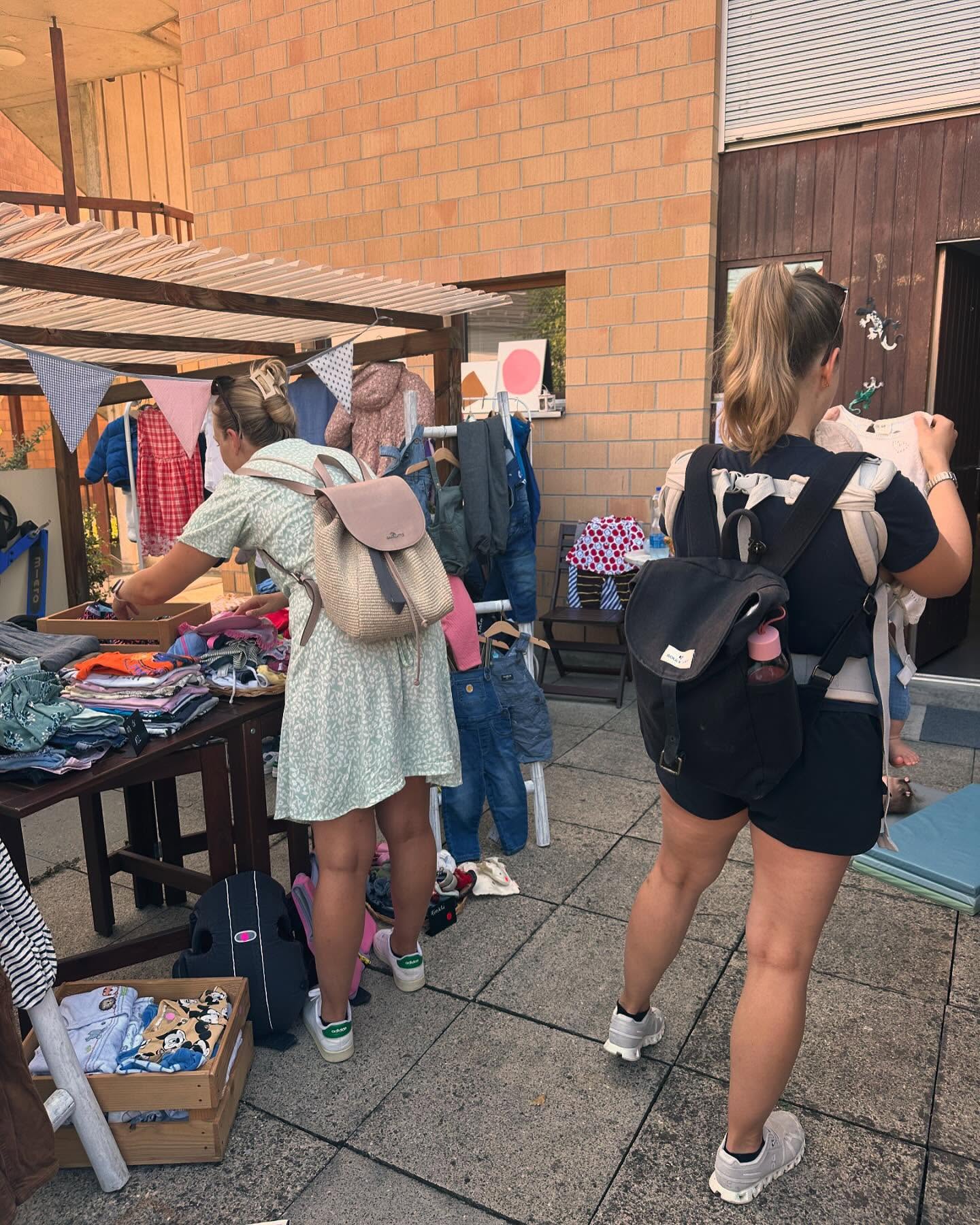 Vielen Dank für euren Besuch heute an der Outdoor-edition! ☀️
.
Neue Termine folgen bald! 📅
.
Ab sofort könnst ihr auch jederzeit per PN einen Privattermin mit uns vereinbaren. 🤗
.
Wir freuen uns auf euch. ❤️
#secondhand #kinderkleider