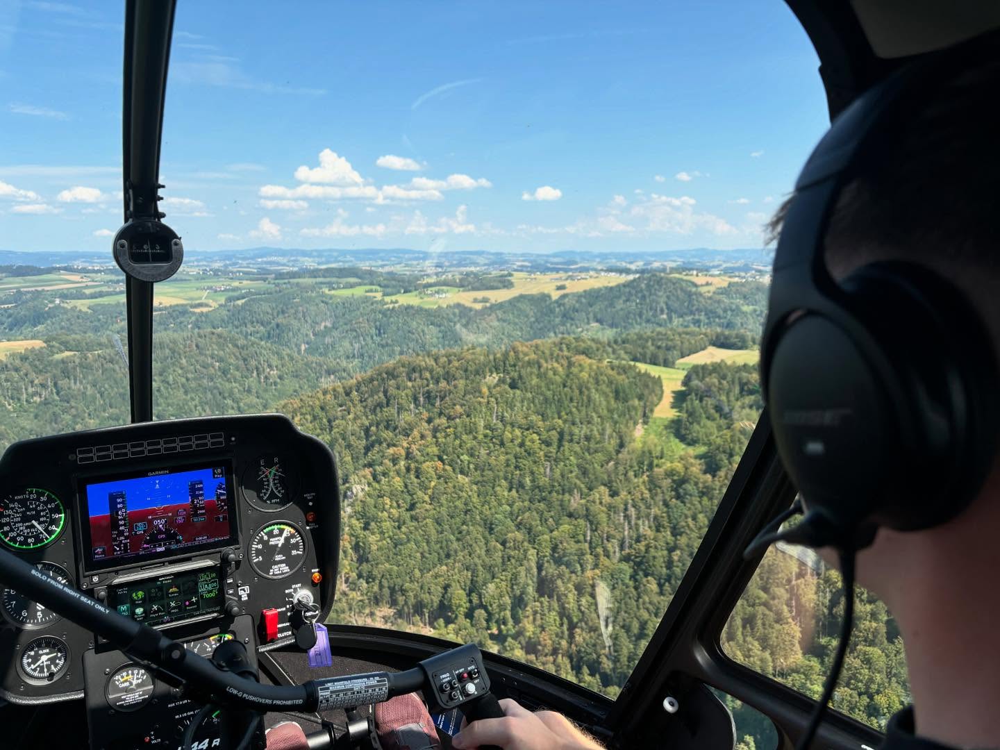Felix steht kurz vor dem Abschluss seiner PPL Ausbildung.
Möchtest auch du die Pilotenausbildung machen?
Dann melde dich jetzt unter +43 664 2644347
🚁
#wearerotorsky #avgeek #aircraft #aviationlovers #aviationphotography #instagramaviation #pilot #aviationdaily #flight #aviationgeek #hubschrauber #instaaviation #pilotlife #airport #flying #fly #avporn#helicopter #pilots #flightschool #becomeapilot #robinsonhelicopter #R44 #Robinson44