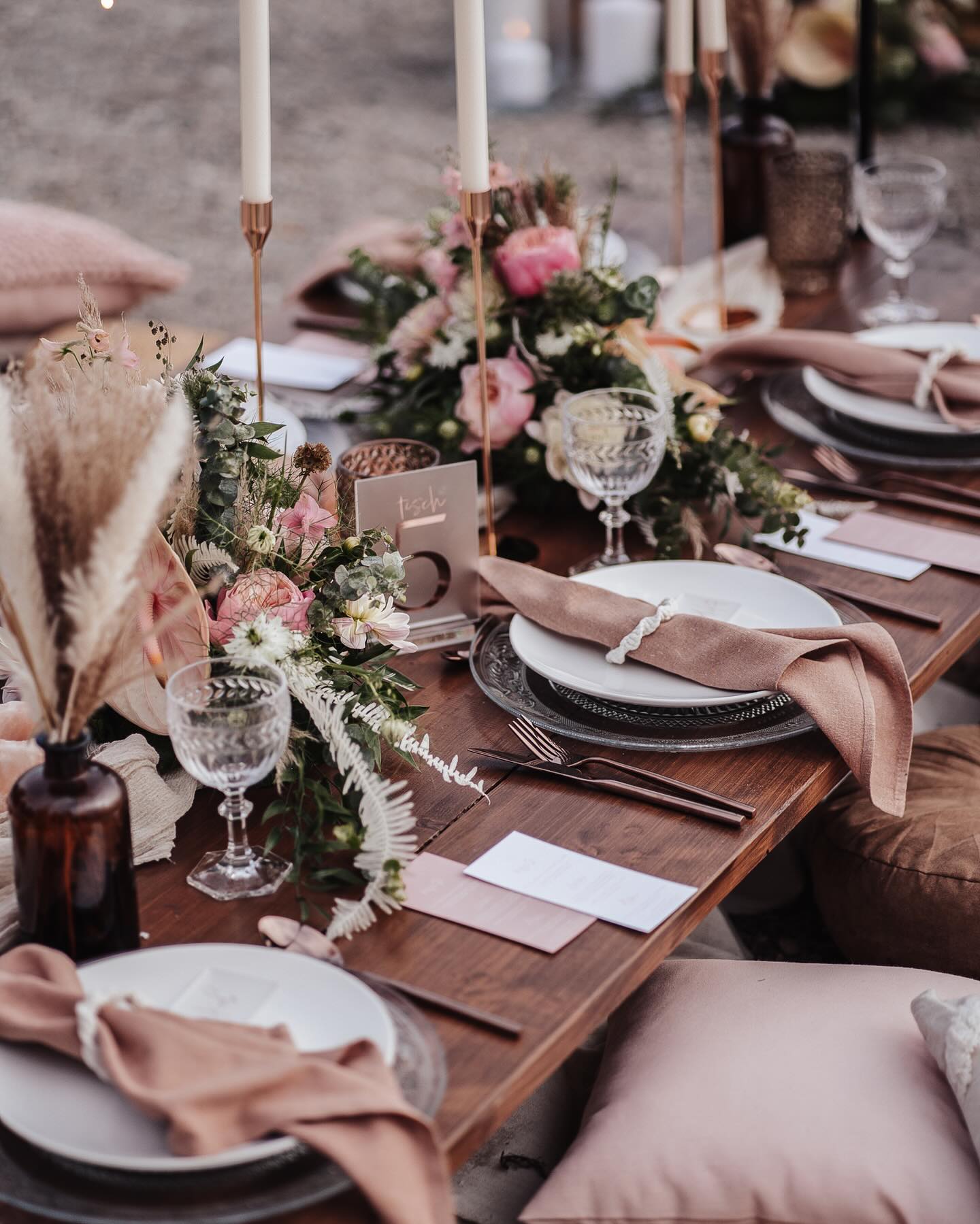 In love with these colors ✨
Konzept & Planung: @jl_eventagentur
Hair & Makeup: @hairandmakeup_by_angi
Foto: @passion_click_by_elli @vonimhoff_fotografie @raya_dimitra_weddings
Traurednerin: @dieredner.in
Sängerin: @rayadimitra
Papeterie: @judith.fackler.papeterie
Floristik: @blueten_werk
Ringe: @ihr_juwelier_am_see
Brautmode: @lisashochzeitsladen
Video: @emotional.wedding.movies
Sweet Table: @jl_eventagentur
Deko: @festtischlein
Brautpaar: @paolina_vnct & @thormitdemhammer