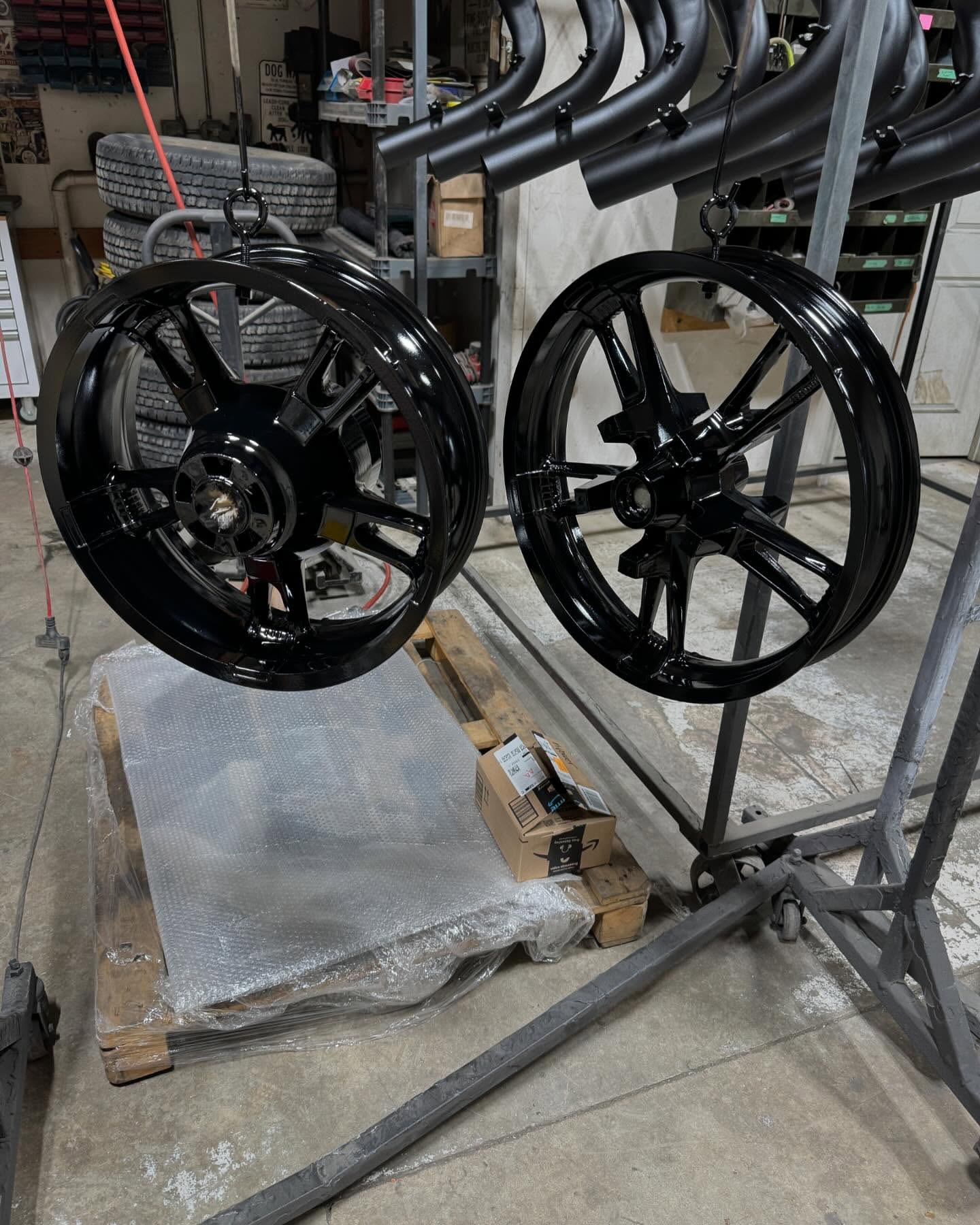 Gloss Black Mag wheels ✔️