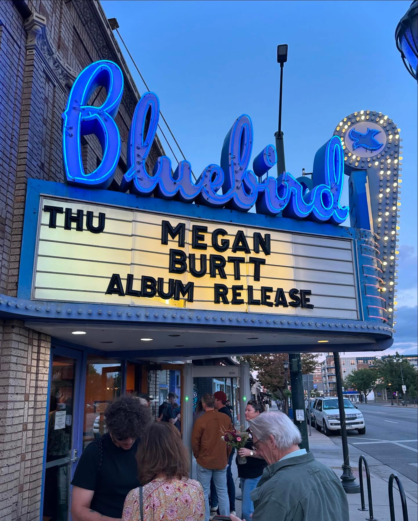 @meganburtt is the real deal (not some drugstore brand, that’s for dang sure) and it was awesome to see her play her new record tonight. A real “who’s who” of Colorado musicians, we had fun spotting our local celebs on stage and in the audience. Congratulations on a killer album, Megan!
Were you there?
#meganburtt #bluebirdtheater #denver #coloradomusic #denvermusic #comusic #coloradomusicscene #songwriter #supportlocal #localmusic