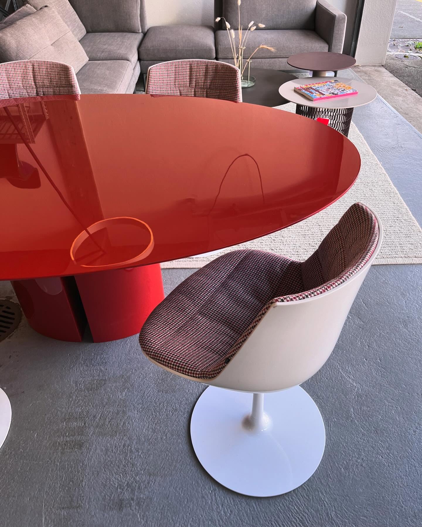 Tisch und Stühle von MDF Italia
#mdfitalia #retro