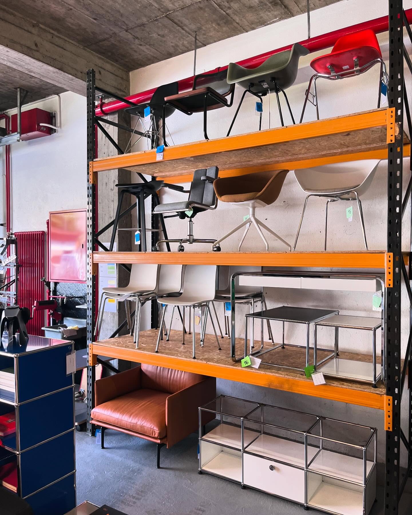 Bei uns finden sie unterschiedlichste Designklassiker, zu reduzierten Preisen.
#vitra #plasticchair #haltube #usm