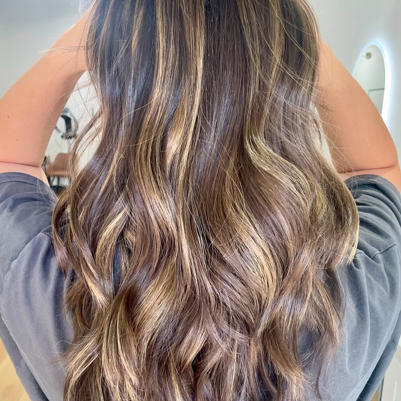 September is here, and it’s time to fall into fabulous! 🍁✨ Let’s refresh your look with warm hues that embrace the season!
Consider shades like deep auburn, golden blonde, and rich caramel that will complement your skin tones.
I can use techniques like balayage or highlights to create a soft, sun-kissed effect that mimics the changing leaves. This adds dimension while keeping the overall look natural.
We can add a deep conditioning treatment to nourish your hair, making it vibrant and healthy. This step is essential as the cooler weather can dry out hair.
Then I’ll finish with a trendy style that showcases the new color—think loose waves or a sleek straight look, perfect for transitioning into fall.
By combining these elements, we’re not only refreshing your look but also embrace the warmth and beauty of the season!
Salon: @hbcollectivesalon
Client: Joscelyn
#nikkimdominguez #brentwoodca #brentwoodhairstylist #brentwoodsalon #livedinblonde #livedinhaircolor #lowmaintenancehair #oakleyca #oakleyhairstylist #highlights #balayage #balayagehighlights #smallbusiness #womeninbusiness #hbcollectivesalon #blonde #blondehair #colormelt #colorist #scalpfacial #scalpfacialspecialist