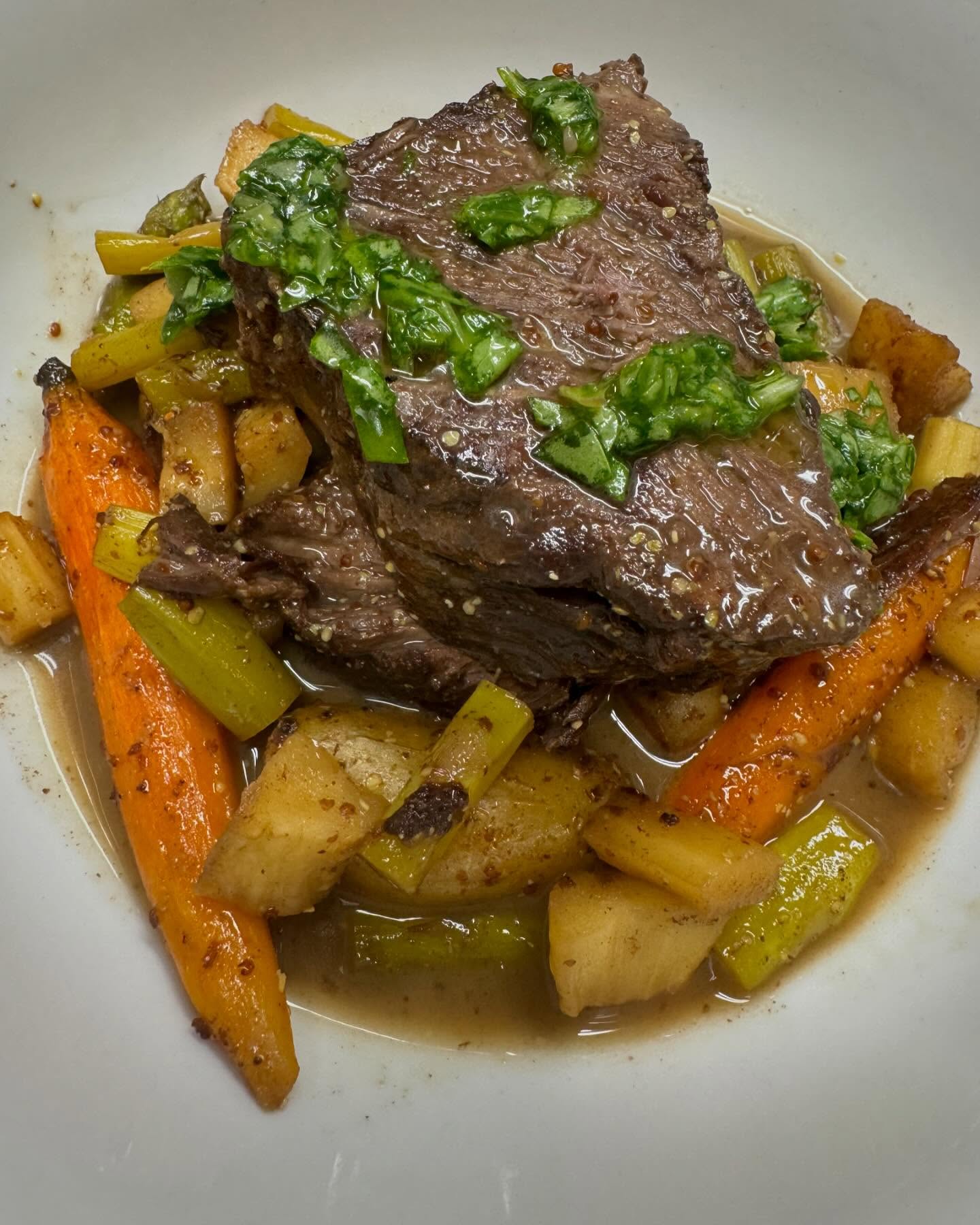Short Ribs “Brasato” @copperkettlecafe #copperkettlecafe #hartsdale #scarsdale #eaaaaats #westchester #westchestercocktails #westchestereats #comfortfood #dobbsferry #edgemont #hartsdaleeats #foodporn #copperstyle @resy
