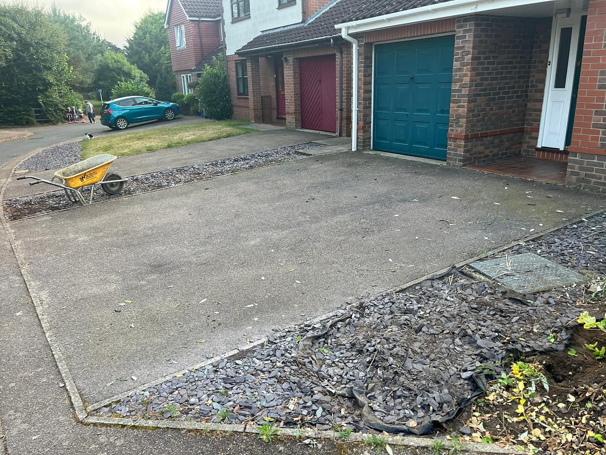 🚧✨ Check out these stunning before and after shots of our recent tarmac driveway projects. A smooth, durable, and sleek new driveway can make all the difference for your home’s curb appeal.
✅ High-quality tarmac
✅ Fast and professional service
✅ Long-lasting results
See how we can refresh your driveway and boost the value of your property! Ready for your upgrade? Get in touch today for a free quote.
📸 Swipe for the amazing transformations 👉
💬 Message us for more details!