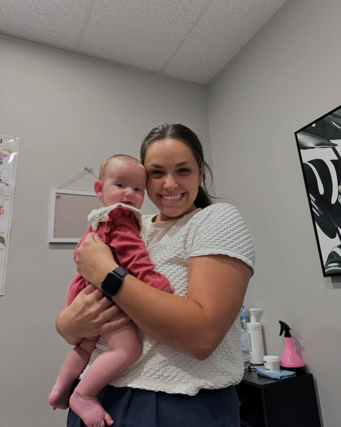 Had the cutest (and youngest) patient at @eastmount_chiropractic today! 🥰👶🏼🫶🏼 Their little spines need love too! #hamiltonchiro #hamiltonchiropractor #pediatricchiropractic #pediatricchiropractor posted with parent consent