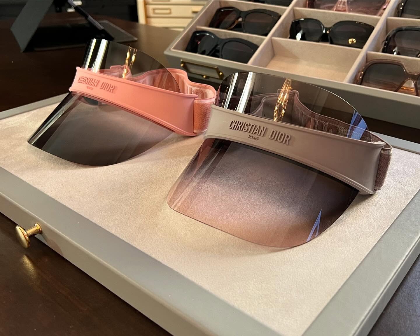 TACK Göteborg för 30 grader och sol att minnas, särskilt regniga dagar som dessa ☔️ TACK @youandeyeweekend för att ni såg till att det låg hav av vackra bågar serverade över hela stan. 👓 Och särskilt TACK TACK TACK till @j.rundstromthelios för att du alltid ger allt och lite till. ❤️
Nu, älskade kunder, har ni höstens alla nyheter att vänta i Villan 🔜