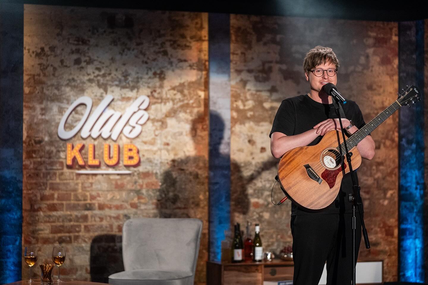 Ab heute gibt’s die Folge von Olafs Klub mit mir mit dabei bei YouTube zu sehen. Am 14.09. um 22:15 Uhr bin ich sogar live im MDR im echten Fernsehen! Das hat Spaß gemacht und war cool. Danke @mdrspasszone ♥️
Liebe Grüße,
Euer Flori
Fotos von @enricomeyer3000
#olafsklub