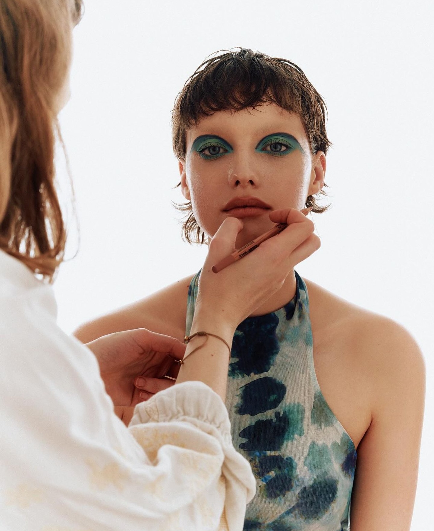 MEET DARIA// one of our talented hair and makeup artists whose work is all about natural beauty and effortless elegance✨
Her signature style focuses on creating looks that are fresh, radiant, and timeless, perfect for your wedding day or pre-wedding events
Daria has an incredible ability to enhance your natural features, while keeping it understated.
#AllisonArtists #ArtistSpotlight #BridalHairAndMakeup #NaturalBeauty #ElegantBride #BridalGlow #WeddingInspo #FreshFaceBeauty #LuxuryBrides #TimelessBeauty