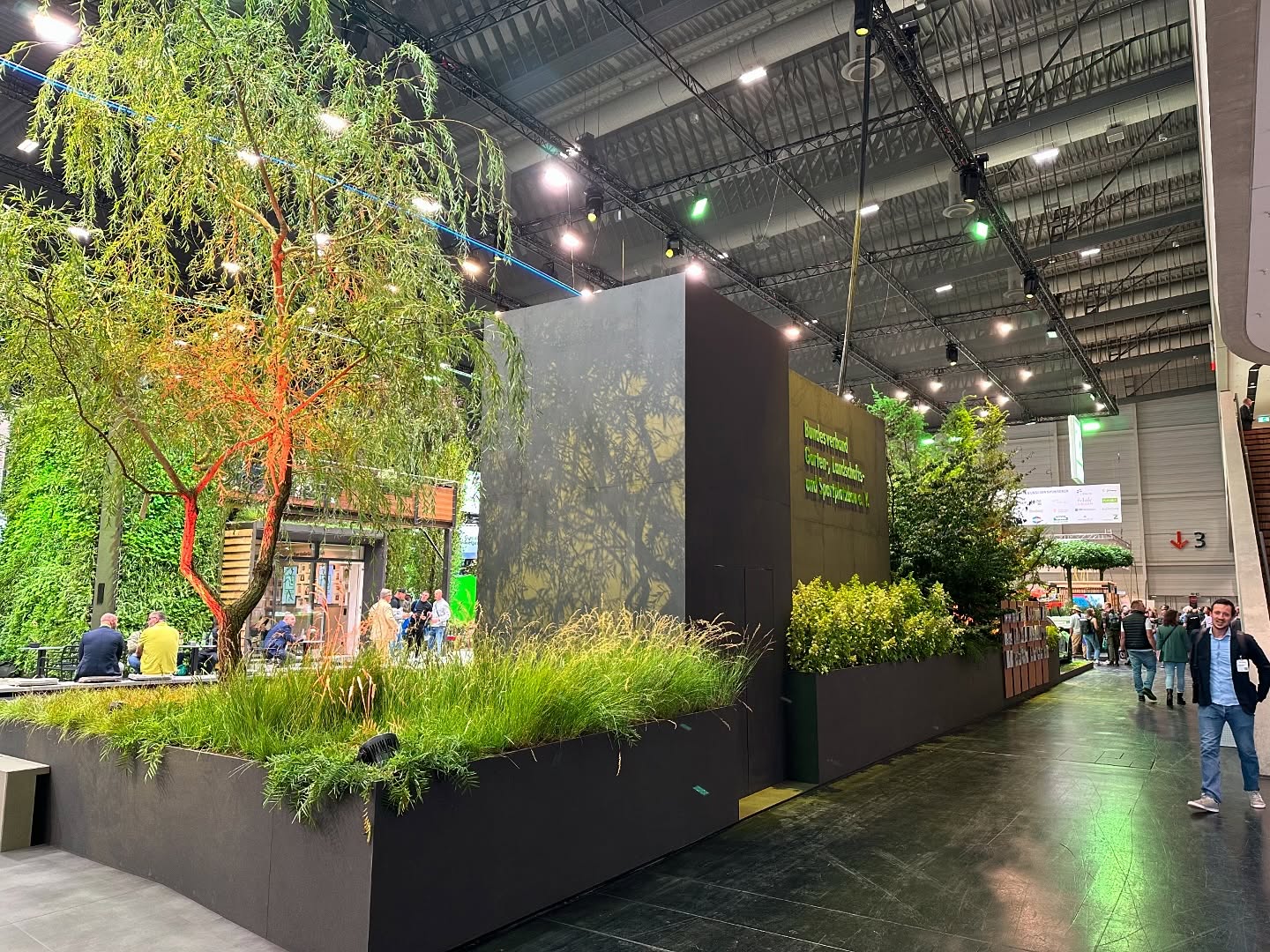 Ein interessanter Tag auf der Galabau Messe mit vielen tollen Gesprächen geht zu Ende.
Vielleicht ergibt sich dadurch auch die ein oder andere neue Partnerschaft…
Wir blicken gespannt in die Zukunft.
#galabaumesse #galabaubayern #zukunftgrün #neueideen