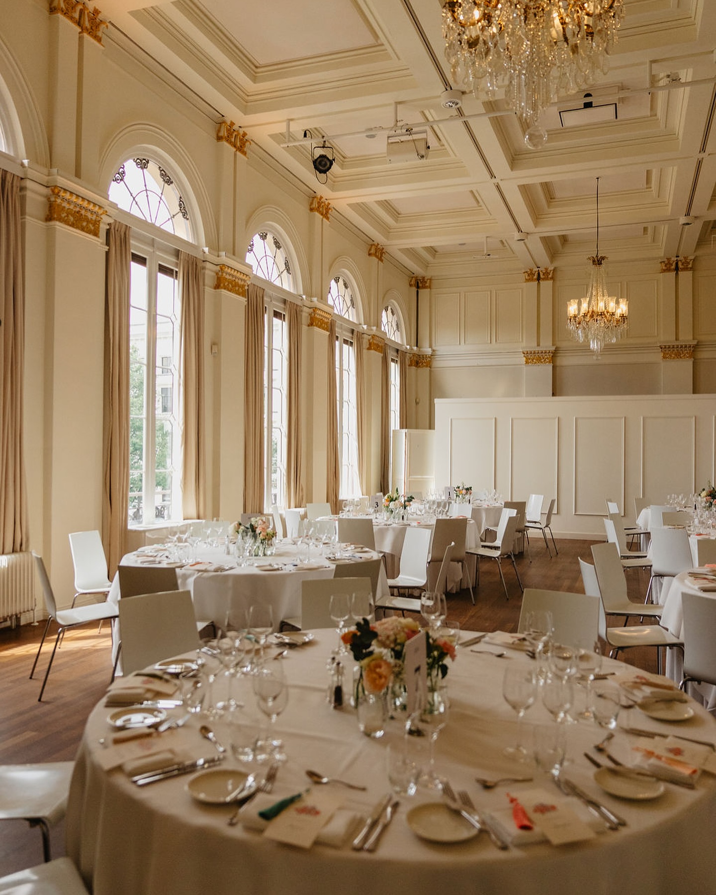 WEDDING DINNER
There are so many options to choose from. A menu, a buffet or maybe a BBQ?
What I personally also really like is a shared dinner, that creates an easy atmosphere on the table and people who might not know each other start talking to each other. Or foodtrucks on a festival wedding - a total match!
But how cool is a BBQ on a summer day on a long table outside, facing the sundown and surrounded by nature- awesome!
A five course menu with corresponding wines, with a smaller group accompanied with a piano player also has its wonderful Charme.
What are you going to choose?
Photocredits: @uliana_kochneva_photo
Styling and Flowers: @planningbynicki
Location: @wereldmuseum.rotterdam
#wedding #weddingday #weddingphotography #weddingphotographer #weddingplanning #weddingplanner #weddingday #weddinginspiration #weddingflowers #weddingideas #engaged #bridetobe