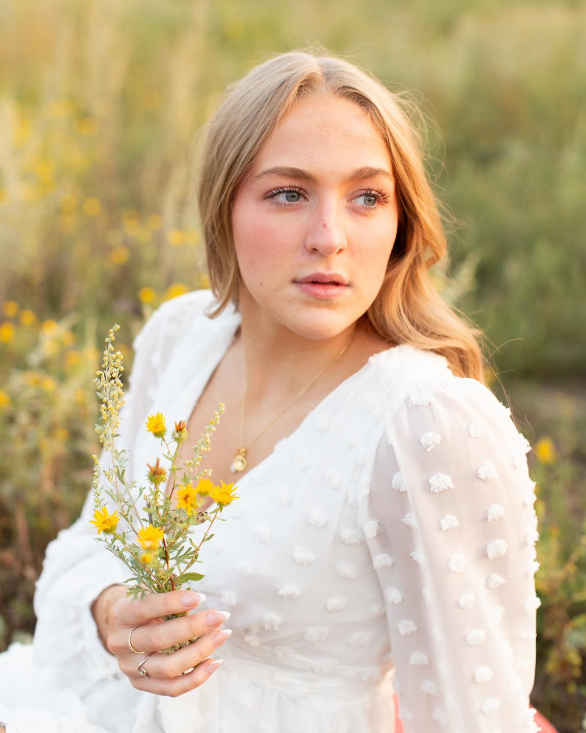 Senior Sunday couldn’t wait for this girl - Emree had the most incredible ideas for her senior photos and this is just the beginning. 🌼
.
.
.
.
.
.
#senior #seniorpics #seniorphotography #classof2025 #seniorportaits #seniorphotos #senioryear #graduatingclass #portrait #grad #graduate #fashion #hair #style #seniormodel #seniorphotographer #seniorpictures #visitminot #ndlegendary #ndphotographer #ndphotography #minot #minotnd
