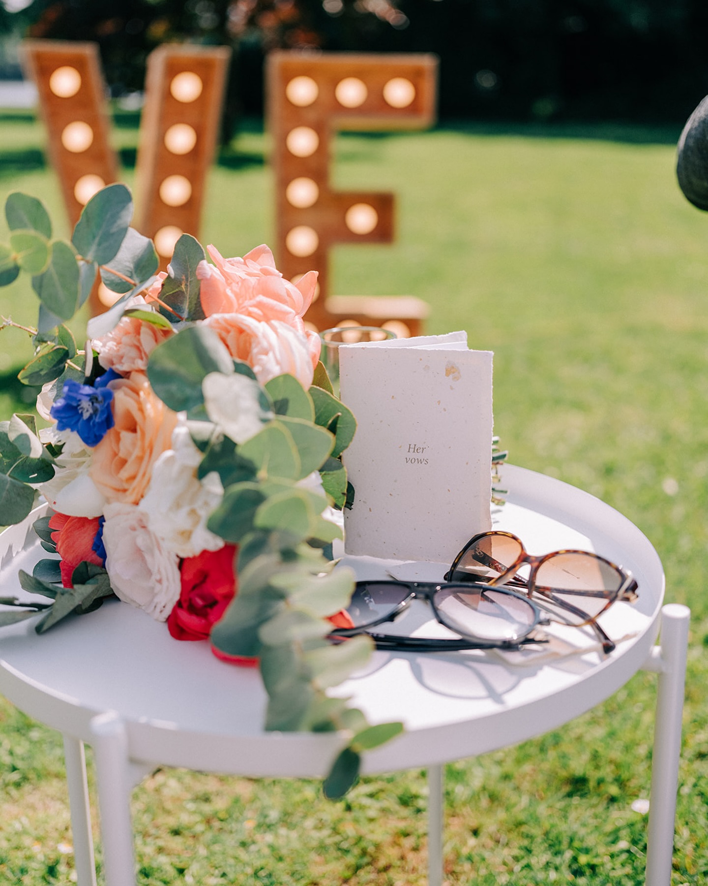 CEREMONY DETAILS
Flower Bouqet, sunglasses and Vows - all you need for a beautiful sunny ceremony outside.
This amazing wedding took place at @landgoedtewerve a beautiful location on the water, surrounded by a great park with enough space for all dreams come true.
Team♥️:
Photo credits: @wat.een.plaatje
Flowers: @planningbynicki
Stationery: @lindenpracht
#wedding #engaged #bridetobe #love #weddingphotography #weddingplanning #weddingplanner #weddingday #weddingideas #weddinginspiration #weddingdecor