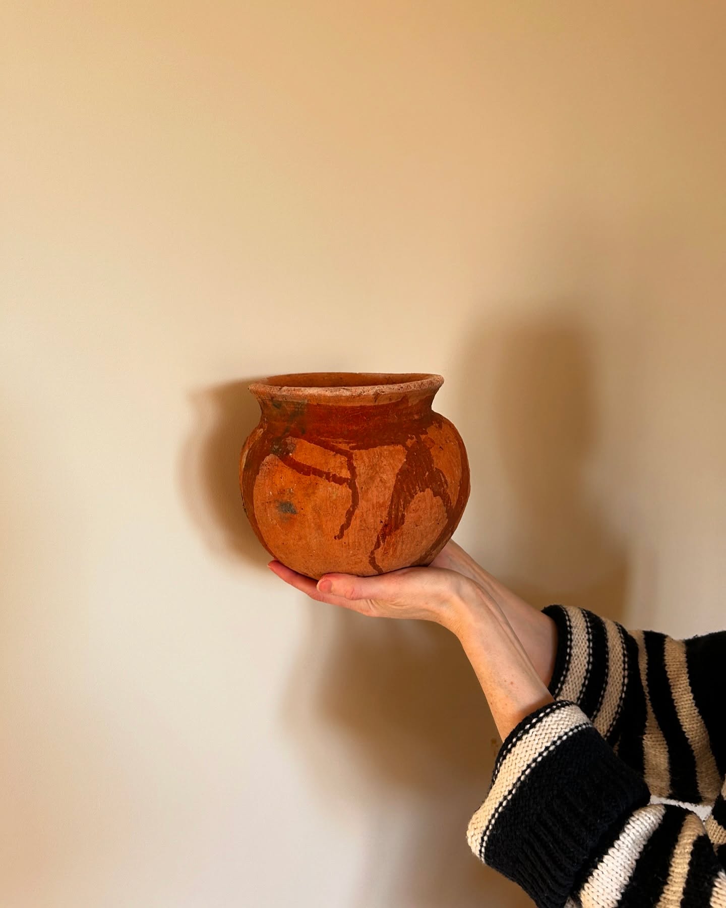 New stock, decorative African clay pots! 🧡
Find them at Helmingham Hall Autumn Plant Fair tomorrow, from 9-4pm. 🌞
Helmingham Hall Gardens,
Helmingham, Stowmarket, Suffolk, IP14 6EF
Pots aren’t online, DM if interested 🧡
My website is due for a large upload of stock soon, please bear with me 🐻!
#orenhomeware #africanpots #decorativepots #helminghamhall #suffolk #thingstodoinsuffolk #helminghamhallgardens