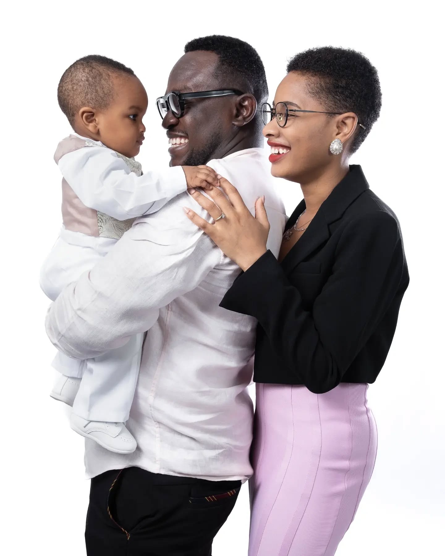 Petite séance photo de famille en studio😁
Beaucoup de rires et une bonne ambiance.
#photodefamillegatineau #photographegatineau #photographeottawa #photographedefamilleottawa #photostudioottawa #photostudiogatineau