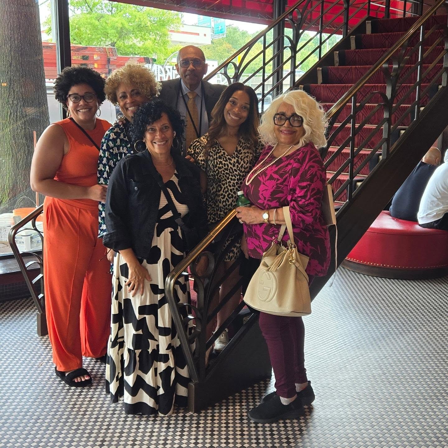 Got to celebrate my sister's birthday with some family today. She would have been 40 years old. I miss her daily and often fantasize about how our relationship would be. NGL but there's a void in my heart that I'm pretty sure will never go away, BUT I'm grateful for my family and friends who give me love, try to understand me, and call me a sister. Happy Heavenly Burthday, DeRonda 🕊 🧡🧡🩷🩷🧡🩷🩷