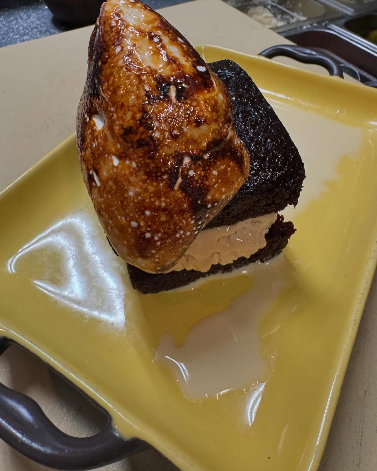 Chocolate Peanut Butter Cake with toasted homemade marshmallow @copperkettlecafe #copperkettlecafe #hartsdale #scarsdale #eaaaaats #westchester #westchestercocktails #westchestereats #comfortfood #dobbsferry #edgemont #hartsdaleeats #foodporn #copperstyle @resy