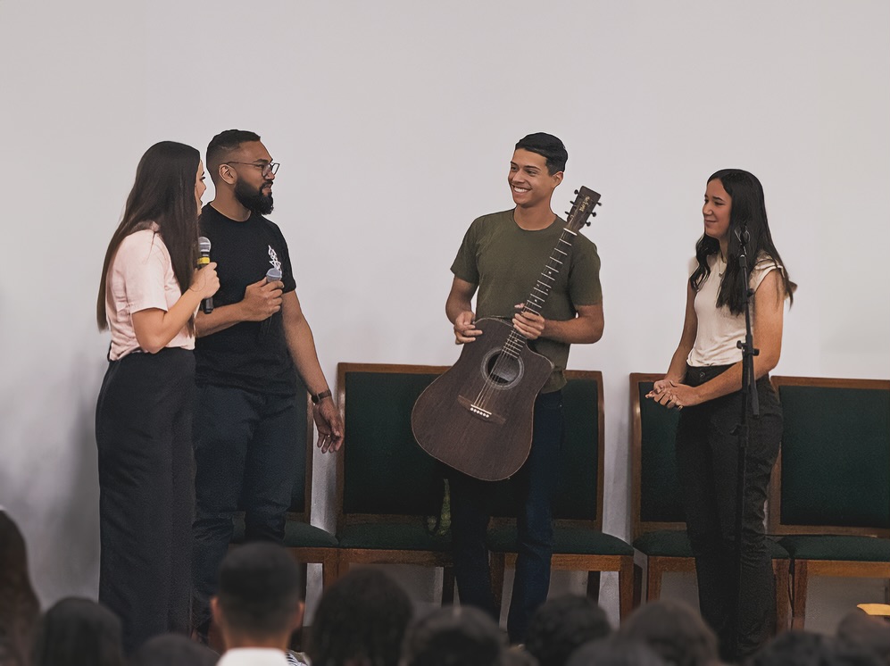 Foi uma benção enorme ver tantas formas de louvar ao nosso Senhor! Deus seja louvado! 🙏🏼🎬🎺🎮