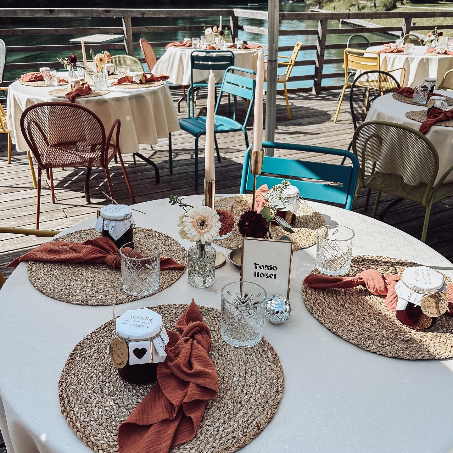 Disco & Vintage Feeling ✨🪩
Ein kleiner Einblick in die Hochzeit von N & J im Waldbad Anif. 😊
Danke an das tolle Team @waldbad.anif 💪🏻.
Jetzt neu im Dekoverleih: Discokugeln in verschiedenen Größen ✨🪩 und Sitzplan „Schallplatten Design“.
#wedding #weddinginspiration #discofeeling #vintagewedding #weddingphotography #weddinginspiration #dekoverleih #heirateninösterreich