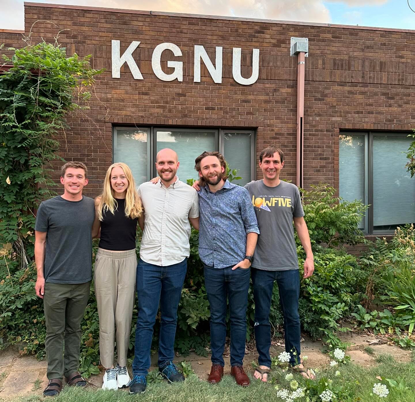 Lowfive is rockin the front yard again at @mapletonporchfest on 9/22! ➡️ swipe!
We play at 1pm at 607 Mapleton Ave. This event is loads of fun, authentic Boulder, and totally free. Come spend an afternoon with us ⛰️🎸🌻🥁🌞
#boulder #bouldercolorado #porchfest #mapletonporchfest #lowfiveband #coloradomusic #localmusic #supportlocal #thingstodo #free #fall