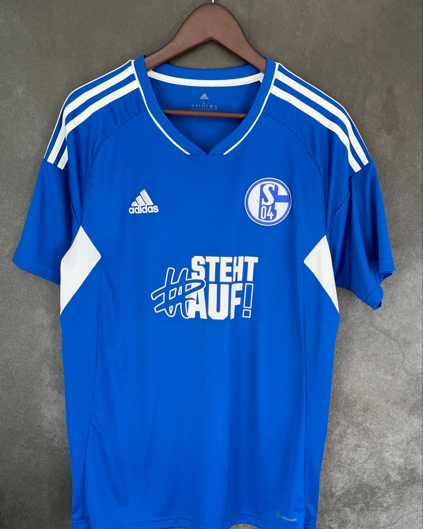 Schalke 04 2022/23 Home Special by @adidas
Special jersey worn on Matchday 20 against VfL Wolfsberg.
The slogan “Steht Auf" „get up“ is intended as a special sign of the unity of partners in the joint fight against discrimination and for more tolerance
This should be a mandatory feature for all top flight clubs in every league
Racism and discrimination is a black mark on the beautiful game
Of you think people are different because of their skin colour.. please fuck off and climb back into the hole you came out of..
#fckafd #fckracism #stehtauf #noracism #loveunites