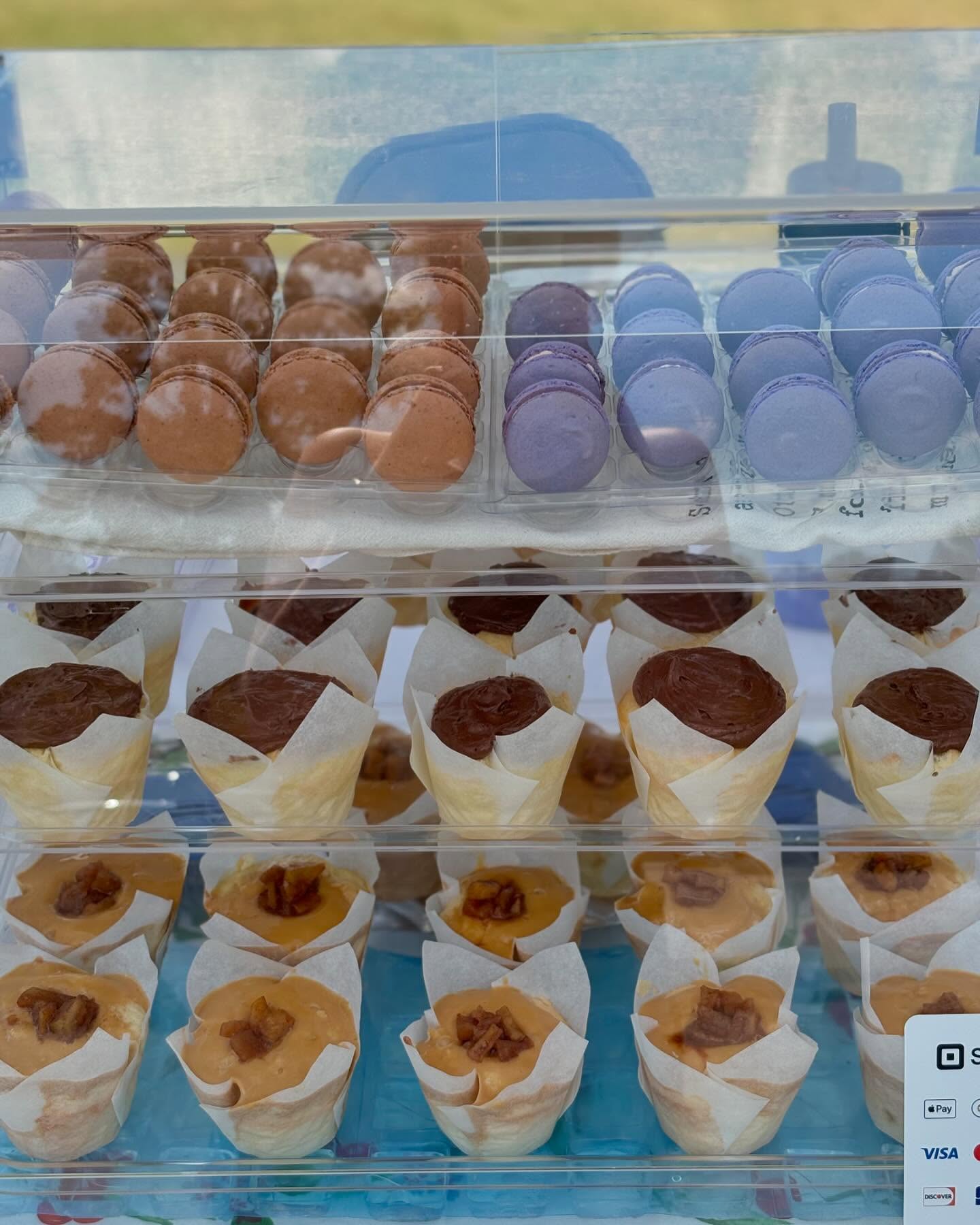 ✨A cookie a day keeps reality away!✨ Lake Arrowhead it’s time for the first Sunday market! We’re here till 5 pm and we have cupcakes, cookies and macarons! #storybookbakery #lakearrowheadfarmersmarket #lakearrowheadga #cookies #cupcakes #macarons #shortbread #chaispice #blackberry #mocha #bostoncream #caramelapple #fall
