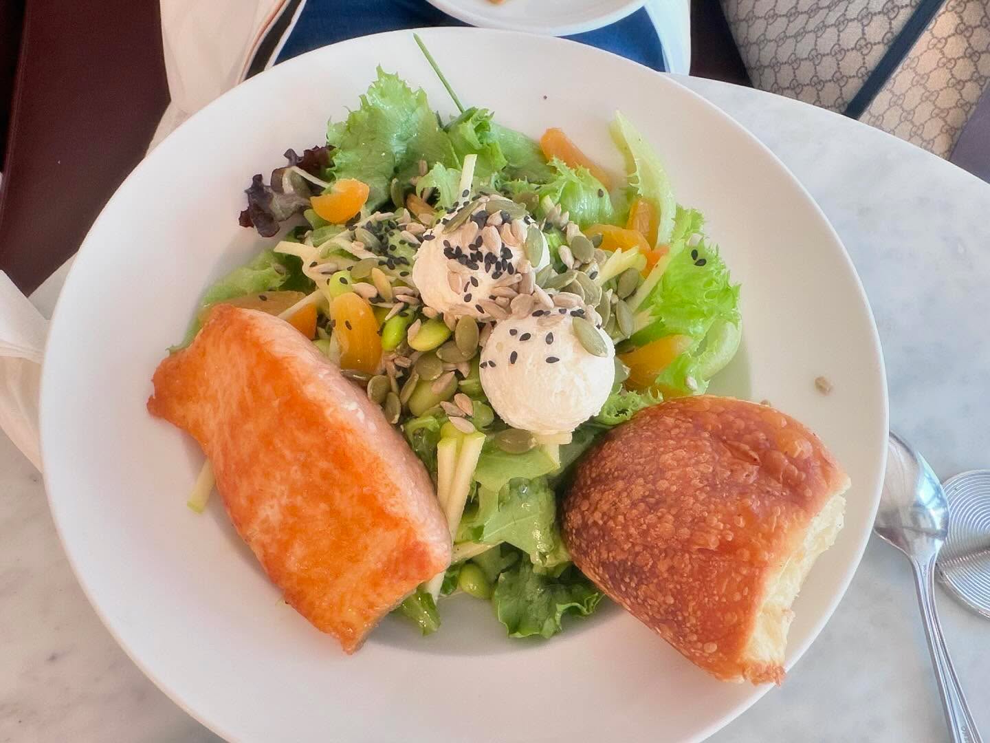 When visiting Payne St. House be sure to check out @tattebakery in Old Town. It’s one of our favorites and everything on the menu is positively delicious!
Featured:
Green & Nutty Salad w/salmon
Red Lentil Soup & the Cheesecake Cup