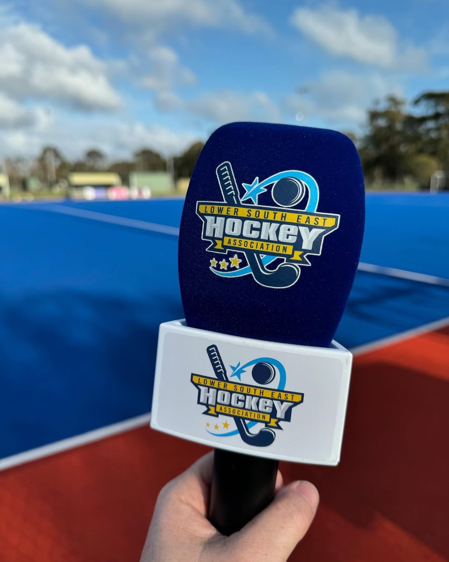 We just wrapped up an incredible two days live-streaming 10 grand finals for the Lower South East Hockey Association! With commentary, replays, and scoreboards and sponsorship graphics, we showcased some fantastic local hockey.
From downpours to blue skies the weather gods gave us a bit of everything!
Huge congrats to all the teams and the association for delivering an amazing series of games, which the crowds loved and have already had over 25,000 views online!