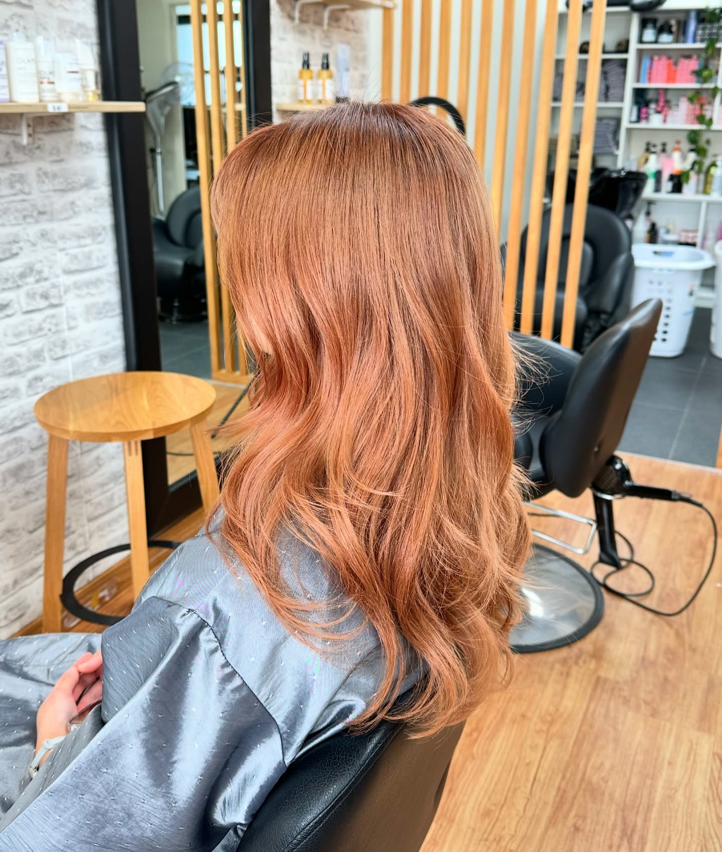 Feeling the spring peach coral vibes 🧡
#shilohair#peachhair#orangehair#haircolor#hairstyle
#aucklandsalon#nzhair#오렌지염색#염색#오클랜드미용실
#뉴질랜드