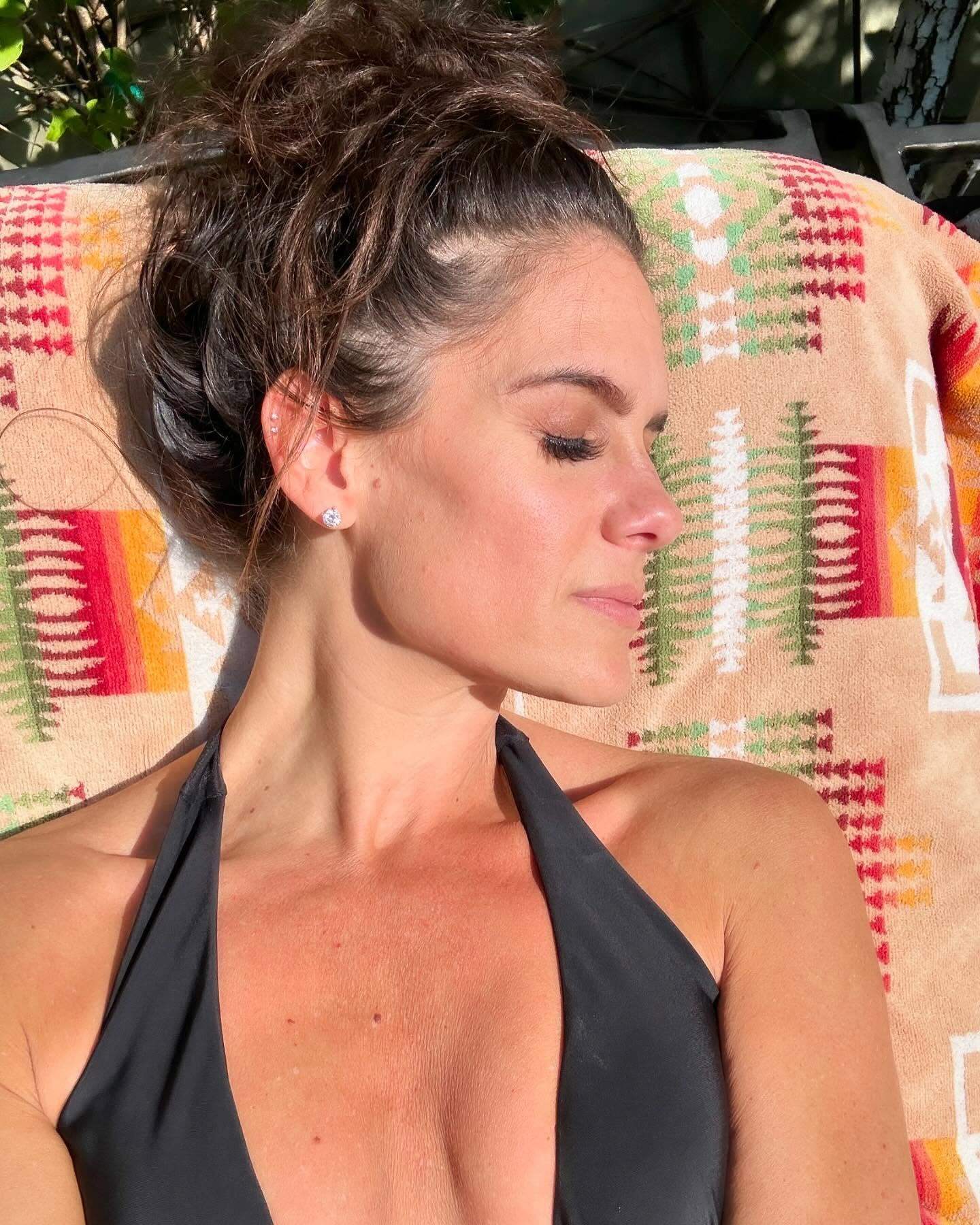 Tanning up for the Caribbean Poker Series / Moneymaker Main 🏝️T-minus 72hrs until poker, pool parties, piña colada’s… this is shaping up to be my fav tourney series of the year 😎
📍 @caribbeanpokerseries
♠️ @moneymakertour
🎥 @poker_org_