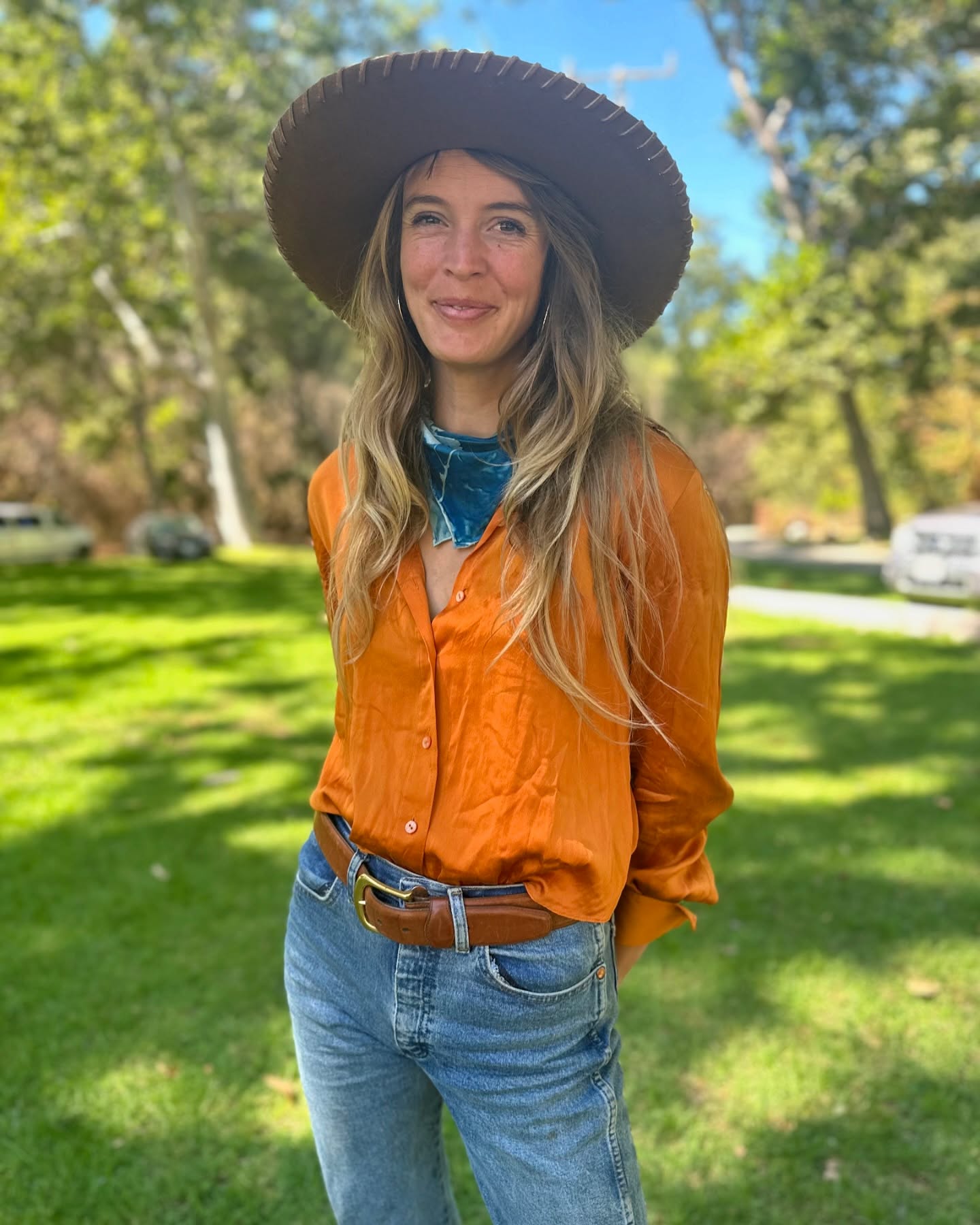 Beautiful Hannah at the Ranch Roundup today 💙🩵 Making my bandana look so amazing.
I love seeing you all in your scarves…pics of you out in the wild always welcome!