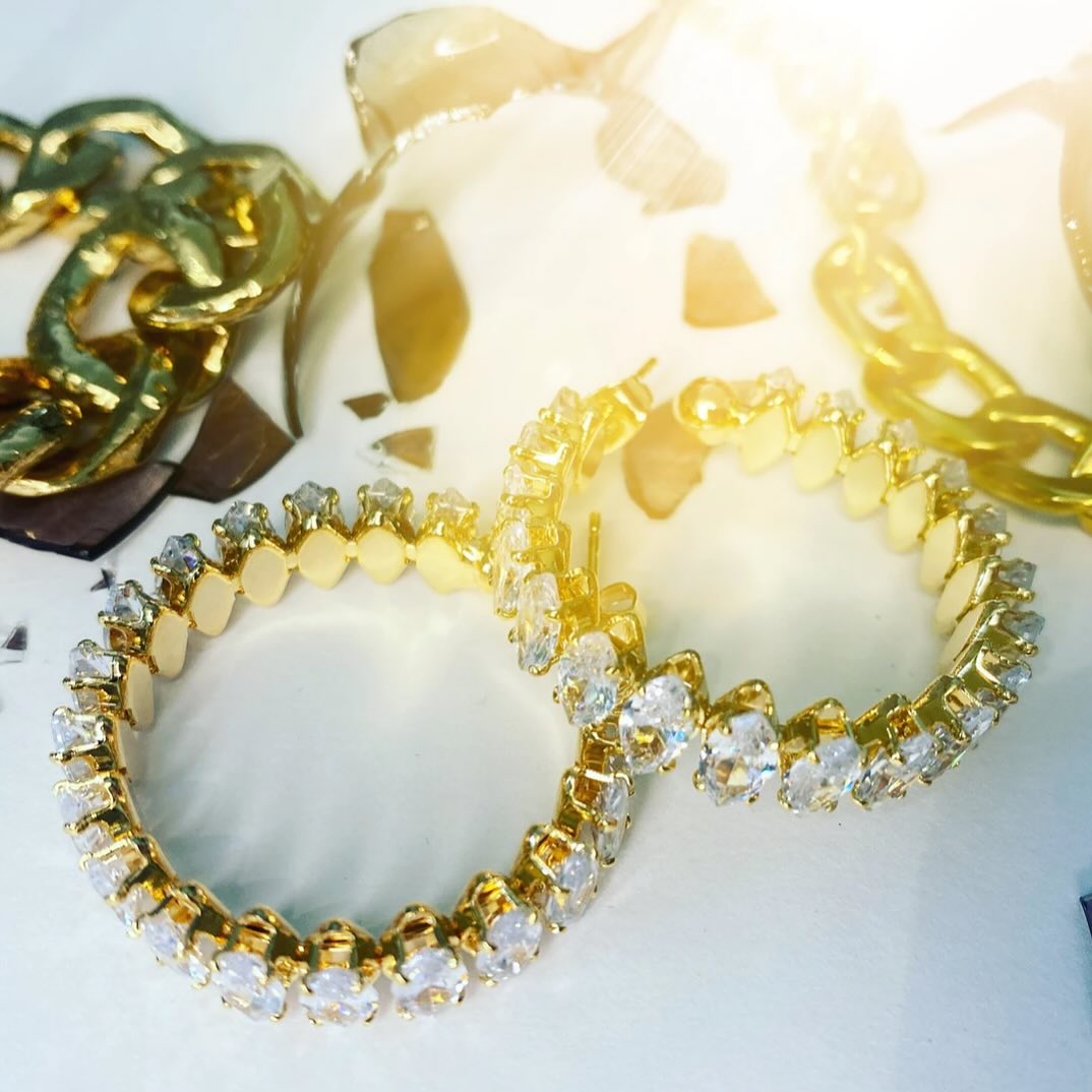 @elliyanjewellery Fantasy Crystal Hoops 💫
UK Based affordable on trend jewellery store. FREE Delivery, Tarnish free items, Stylish Pearls, opals, Gemstones.
https://www.elliyanjewellery.co.uk/product-page/fantasy-gold-hoops
#hoops #elliyanjewellery #offers #uk #ukjewellery #free