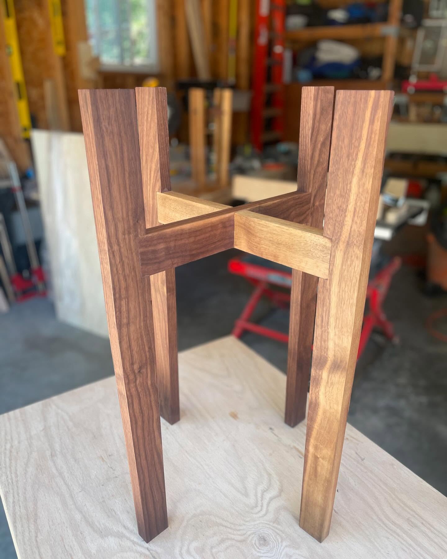 A few more plant stands completed. The walnut one is for another client and I decided to try a different joint and use oak legs for the smaller one. Fun playing around in the shop to see what I can create!
#homadewoods #plantstands #woodworking #smallbusiness