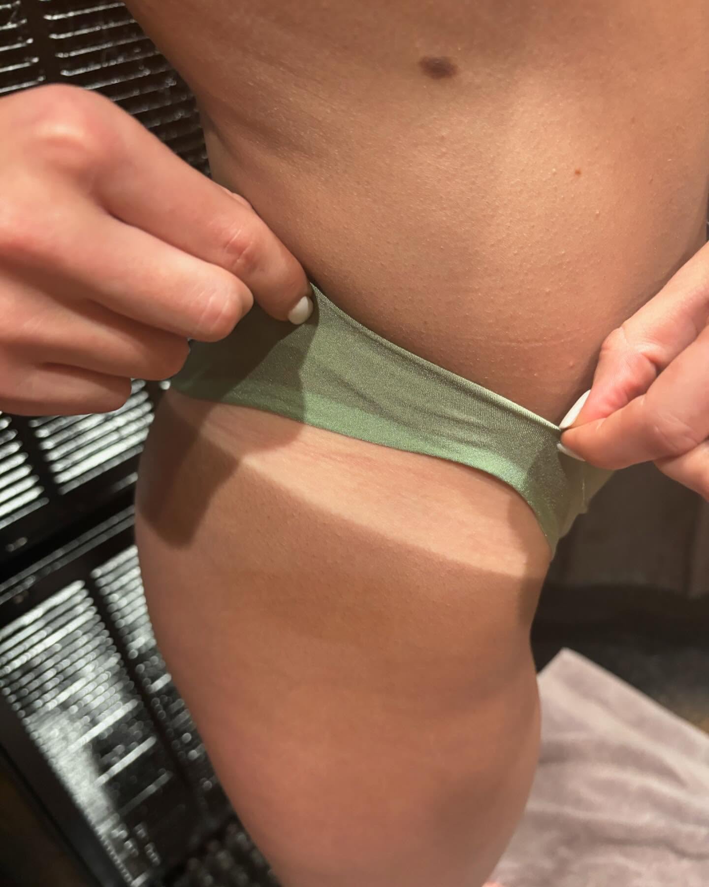 ✨HOMECOMING SPECIAL✨
Spray tan + shampoo & style for only $75! Spots are limited and filling up fast! Call 972-937-6401 to schedule an appointment today!
(Style does not include updos)