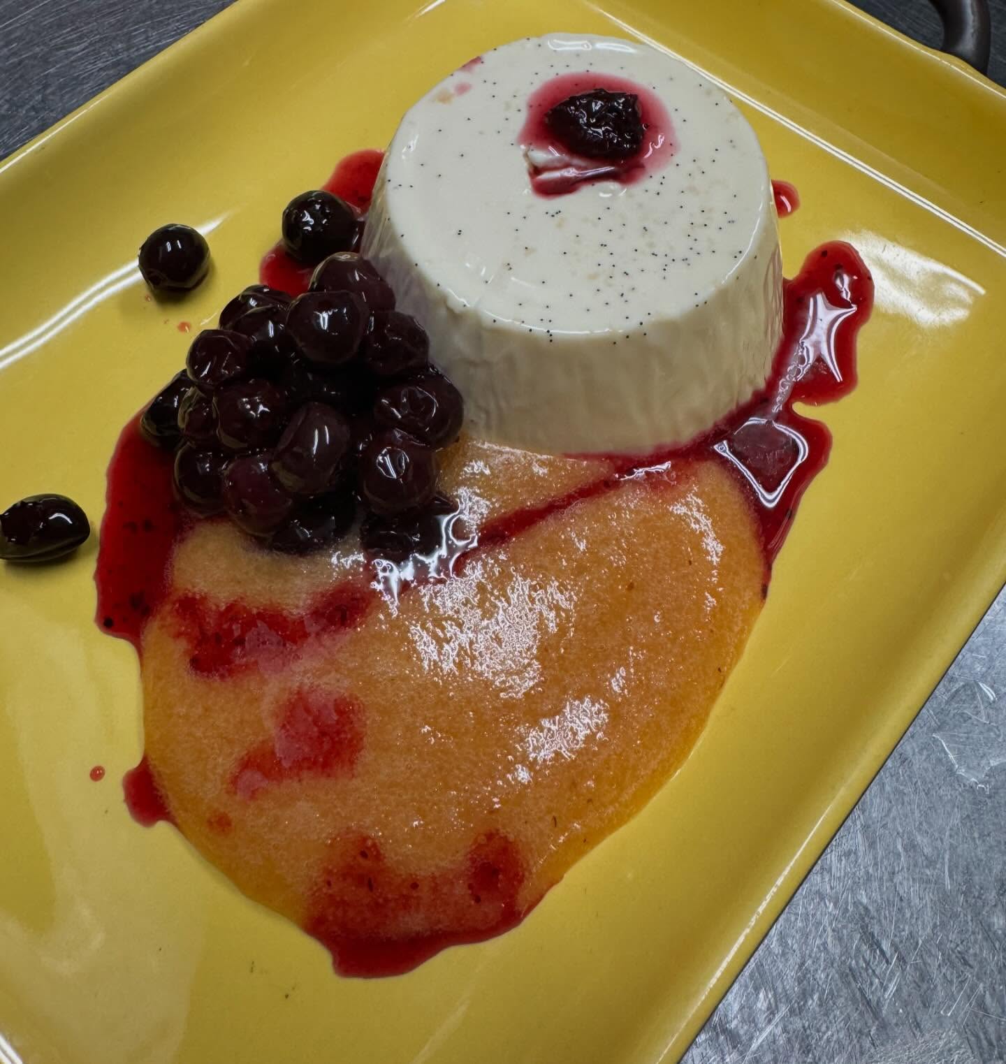 Vanilla Bean Panna Cotta with peach purée and blueberry compote @copperkettlecafe #copperkettlecafe #hartsdale #scarsdale #eaaaaats #westchester #westchestercocktails #westchestereats #comfortfood #dobbsferry #edgemont #hartsdaleeats #foodporn #copperstyle @resy #pannacotta