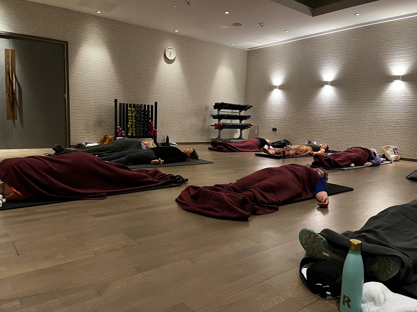 🍂 C R E A T I N G S P A C E 🍂
Integration.
Healing.
Stillness.
Warmth.
Gratitude.
S A V A S A N A : Yoga’s invitation to just BE. movement, breath, intention, Yoga invites you to integrate at a cellular level. Body, mind, spirit practice.
#savasana #interoception #beingstill #yogaempower #integrate #yinlife #justbe